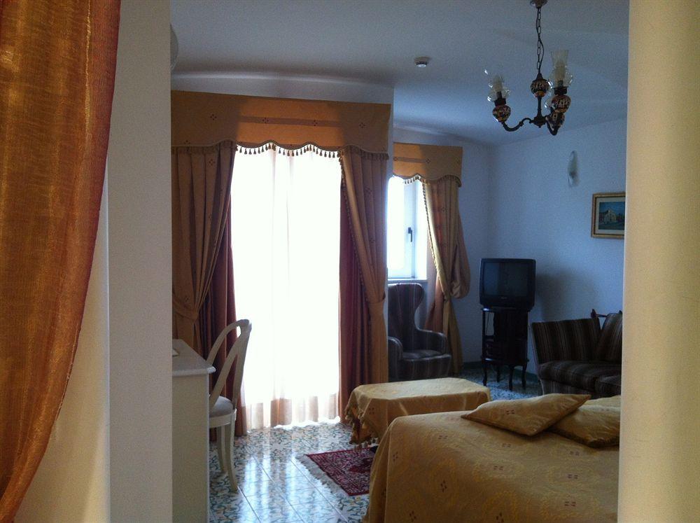 Hotel Bonadies Равело Екстериор снимка