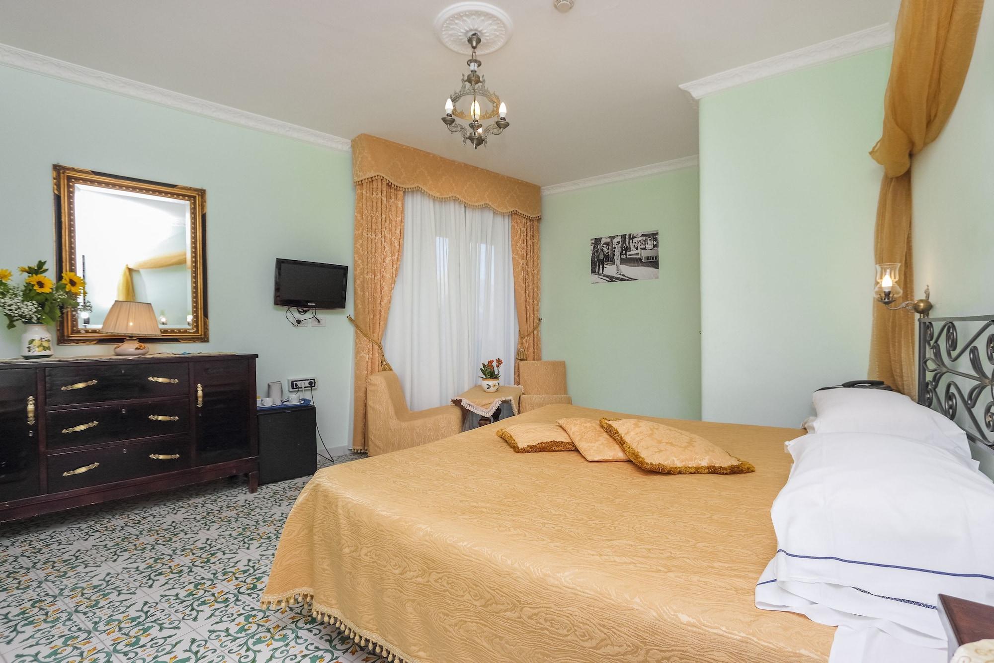 Hotel Bonadies Равело Екстериор снимка